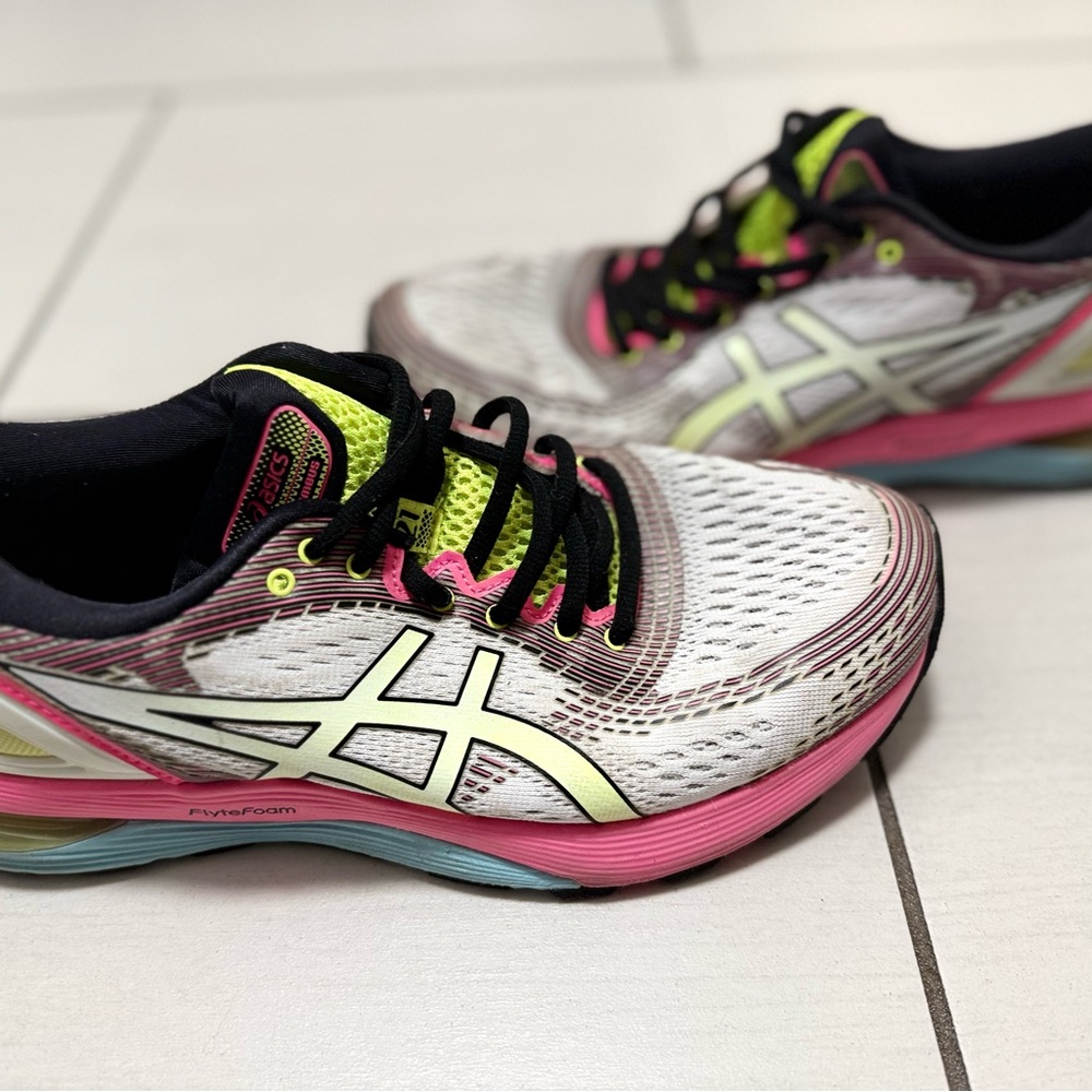 ASICS running sneaker Lightly used